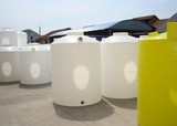 廠家直銷1.5/2/3/5/10噸食品級塑料水塔大水桶圓桶蓄水箱儲